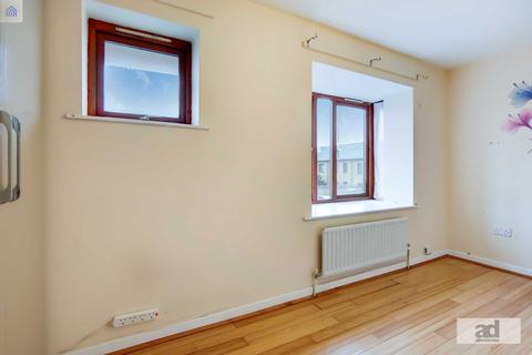 15 Magnolia Close, London, E10 5TJ