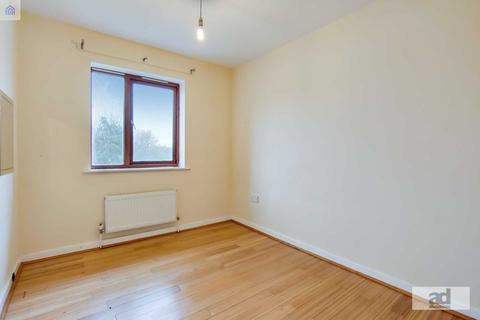 15 Magnolia Close, London, E10 5TJ