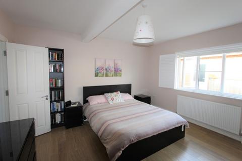 4 Parkmead Close, Croydon, CR0 7BL