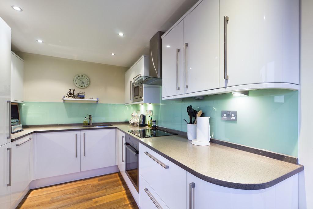 Excellent Fitted Kitchen