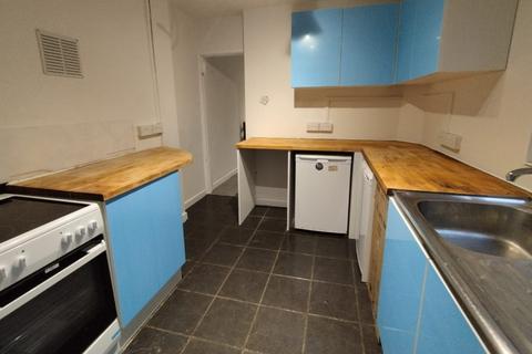 4 bedroom end of terrace house to rent, Swansea SA1