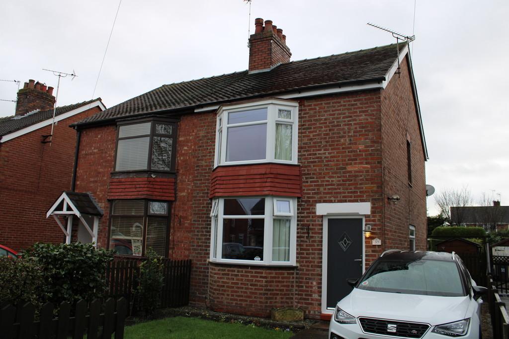 Cross Lane, Middlewich 3 bed semidetached house £150,000