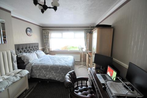 30 Broomfield, Benfleet, SS7 2SW
