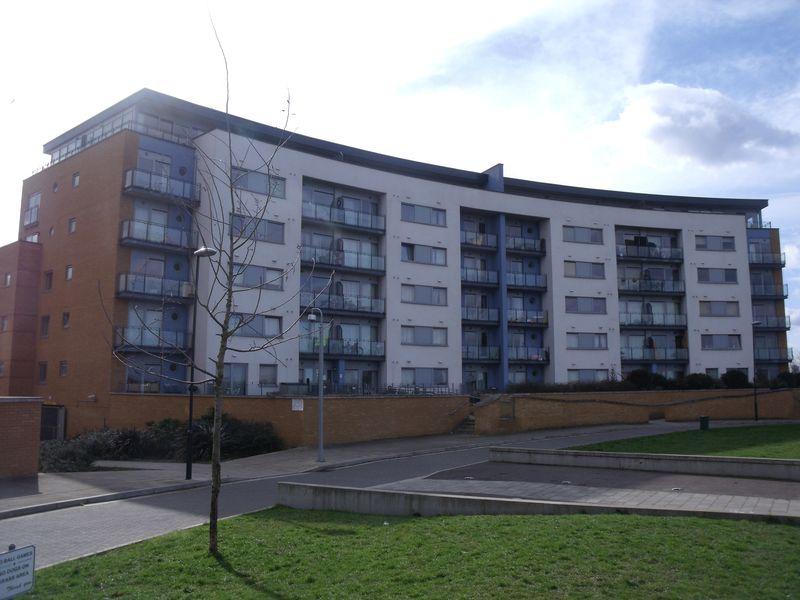 Tideslea Path, West Thamesmead... 2 bed apartment £1,275 pcm (£294 pw)