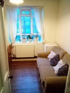 1 bedroom in a flat share to rent, CHAMPLAIN HOUSE , WHITE CITY ESTATE, WHITE CITY, LONDON W12