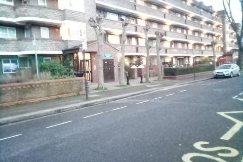 1 bedroom in a flat share to rent, CHAMPLAIN HOUSE , WHITE CITY ESTATE, WHITE CITY, LONDON W12