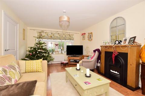 24 Lakeside Avenue, Faversham, ME13 7FE