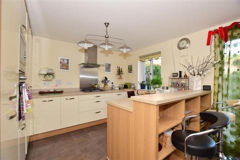 24 Lakeside Avenue, Faversham, ME13 7FE