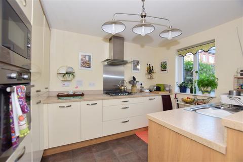24 Lakeside Avenue, Faversham, ME13 7FE