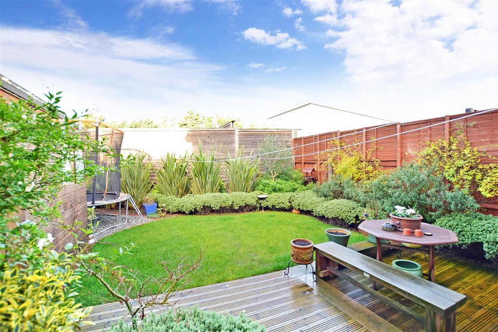 Lakeside Avenue, Faversham, Kent 4 bed detached house £450,000