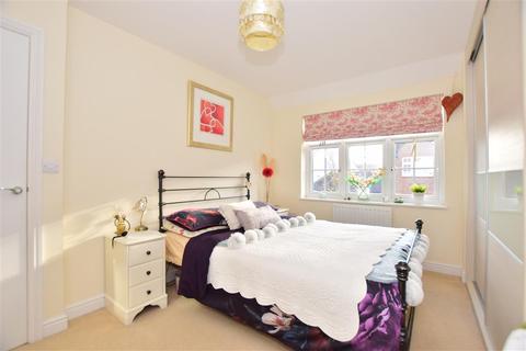 24 Lakeside Avenue, Faversham, ME13 7FE