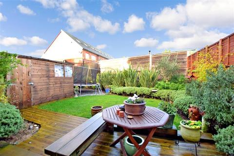 24 Lakeside Avenue, Faversham, ME13 7FE