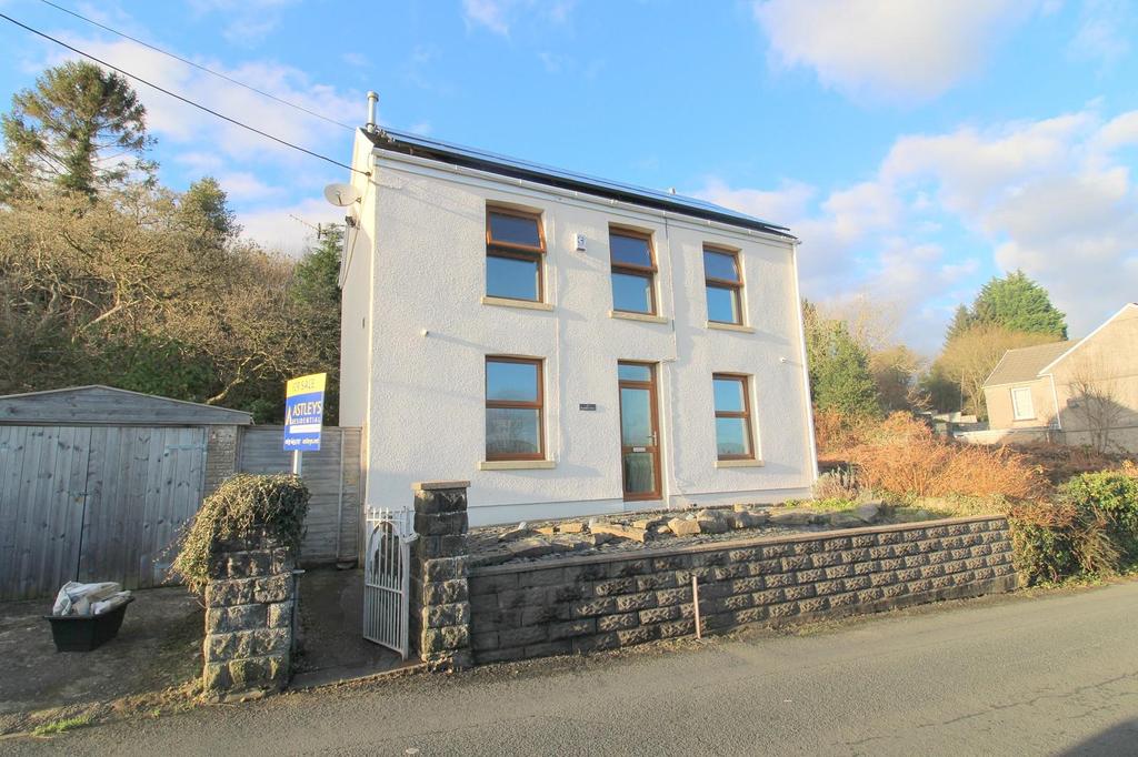 New Road, Cilfrew, Neath, Neath Port Talbot. SA10 8LL 3 bed detached