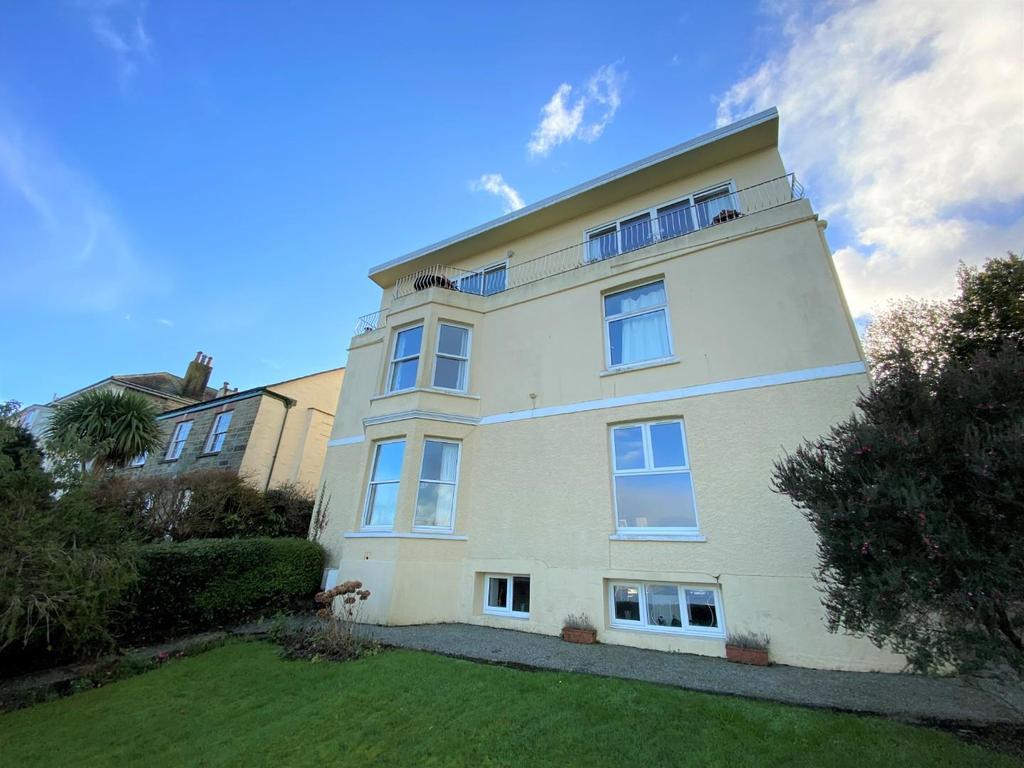 Stratton Terrace, Falmouth 1 bed flat £600 pcm (£138 pw)