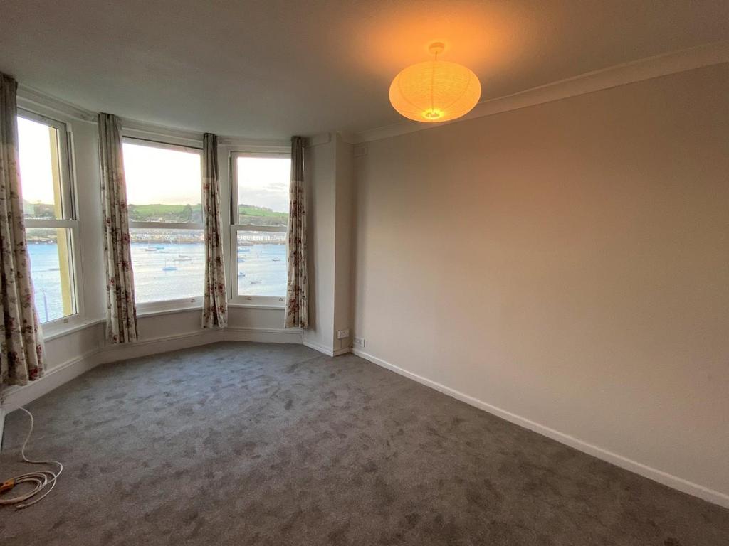 Stratton Terrace, Falmouth 1 bed flat £600 pcm (£138 pw)
