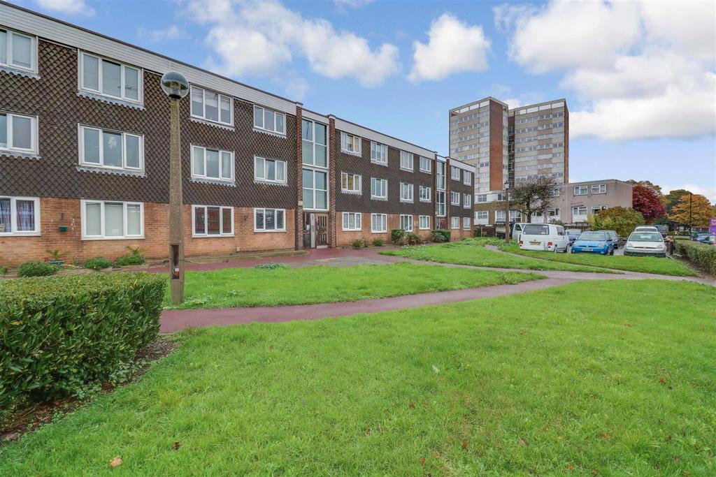 Hardwick Court, Burr Hill Chase, SouthendOnSea 1 bed flat for sale