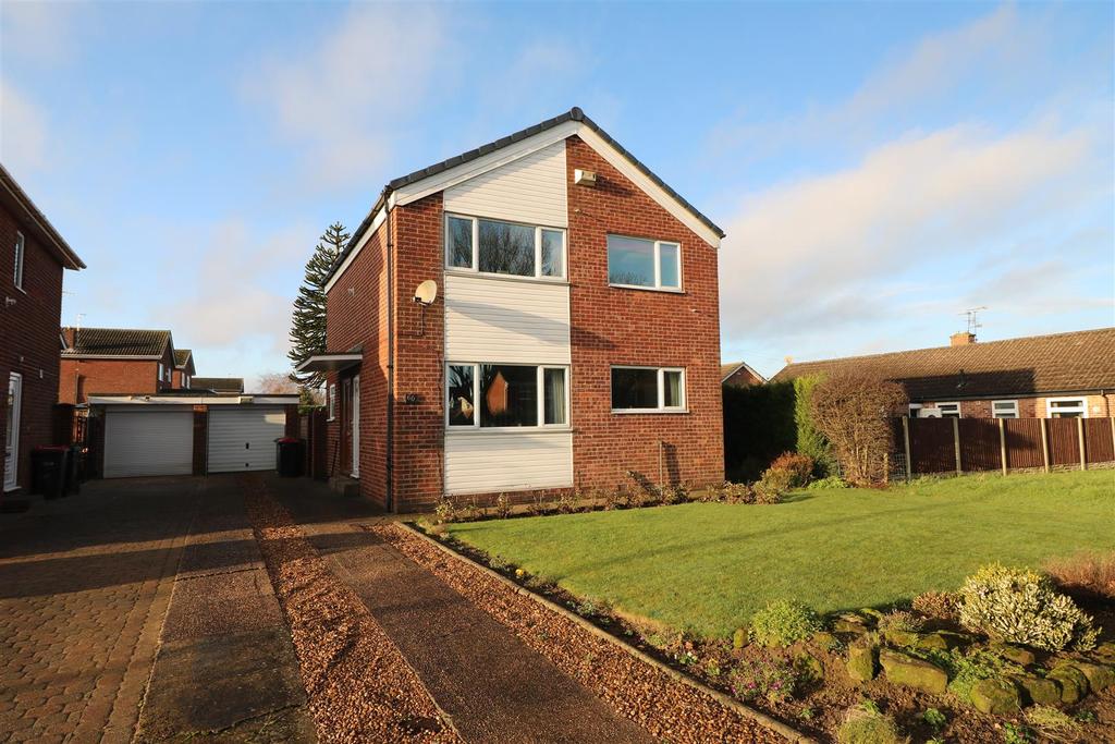 Flash Lane, Bramley, Rotherham 3 bed detached house £230,000
