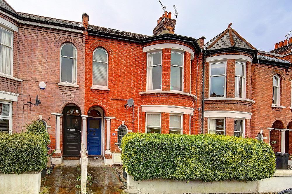 Haverhill Road Balham London 2 bed flat £1,900 pcm (£438 pw)