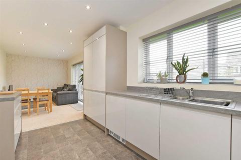 1 Brooke Close, Deepcar, Sheffield, S36 2AH