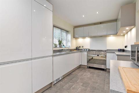 1 Brooke Close, Deepcar, Sheffield, S36 2AH