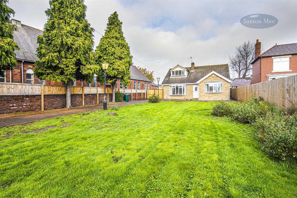 Snape Hill Road, Darfield, Barnsley 5 bed detached bungalow £270,000