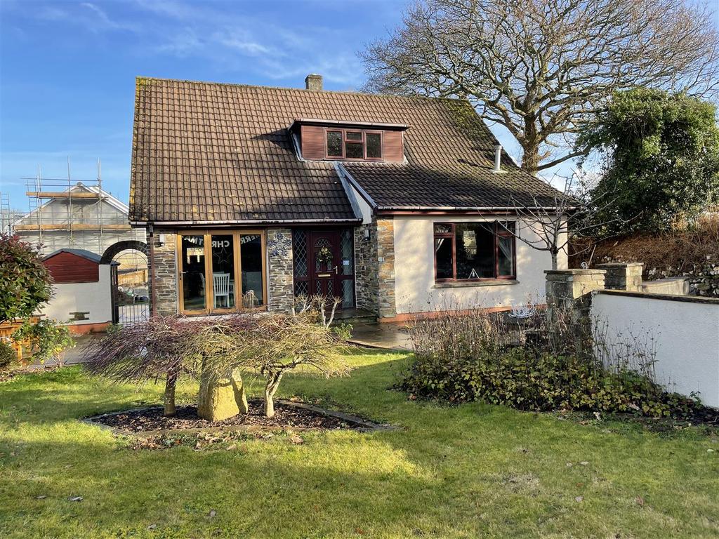 Porthmeor Road, St Austell 4 bed detached bungalow £375,000