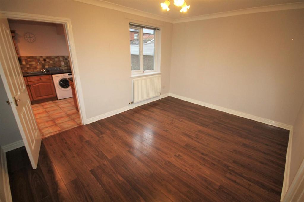 West View, Auckland 3 bed terraced house £60,000