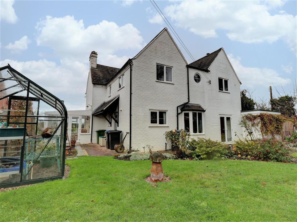 Upper Quinton, StratfordUponAvon 4 bed detached house £575,000