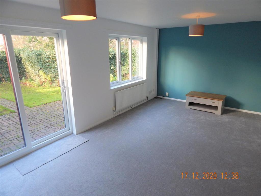 Ibstock Close, Redditch 2 bed end of terrace house £795 pcm (£183 pw)