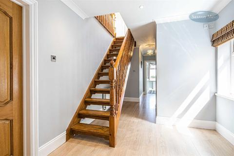 9 Briarfields Lane, Worrall, Sheffield, S35 0AA
