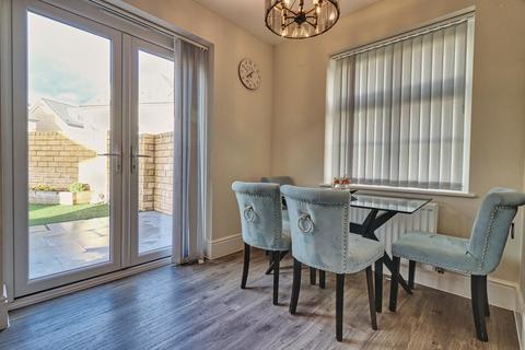 36 Bletchley Road, Horsforth, Leeds, LS18 4FG