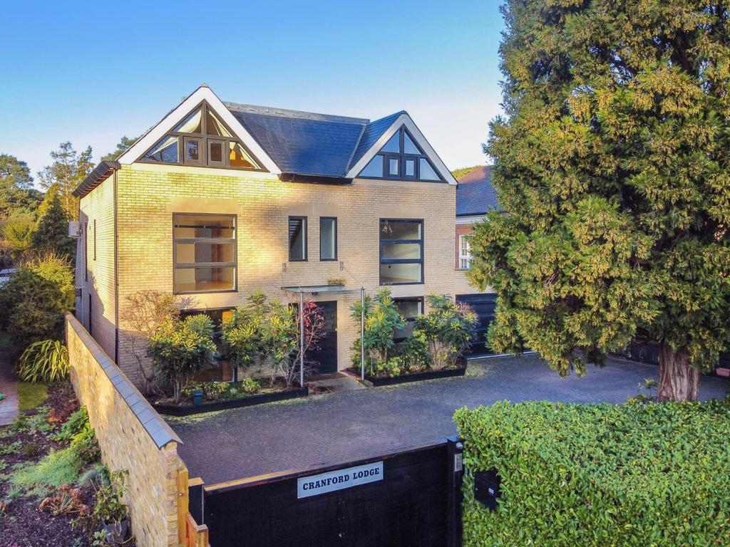 Ellesmere Road, Weybridge, KT13 5 bed detached house £2,500,000