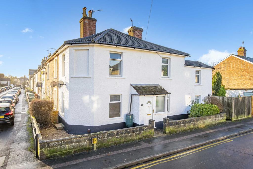 Holden Park Road, Southborough 2 bed end of terrace house £325,000