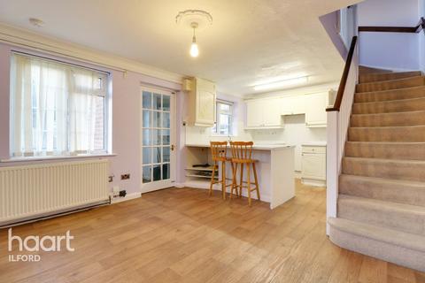 17 Lancaster Place, Ilford, IG1 2XH