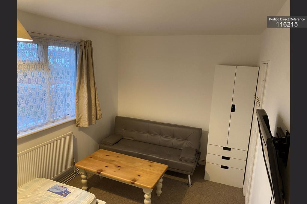 Newgate Close, Feltham, TW13 3 bed house share £477 pcm (£110 pw)