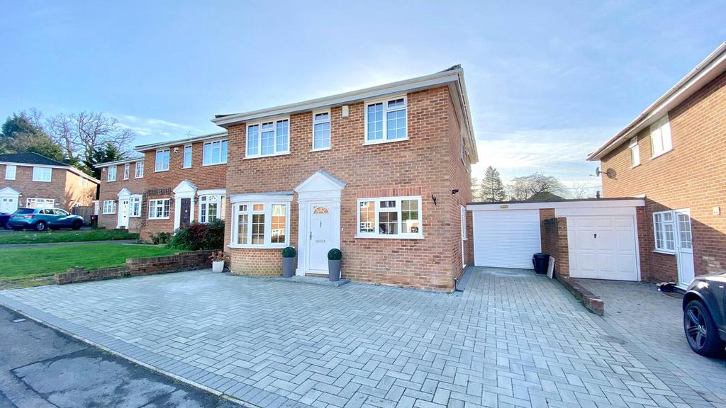 Lenham Close, Winnersh, Wokingham, Berkshire, RG41 4 bed detached house