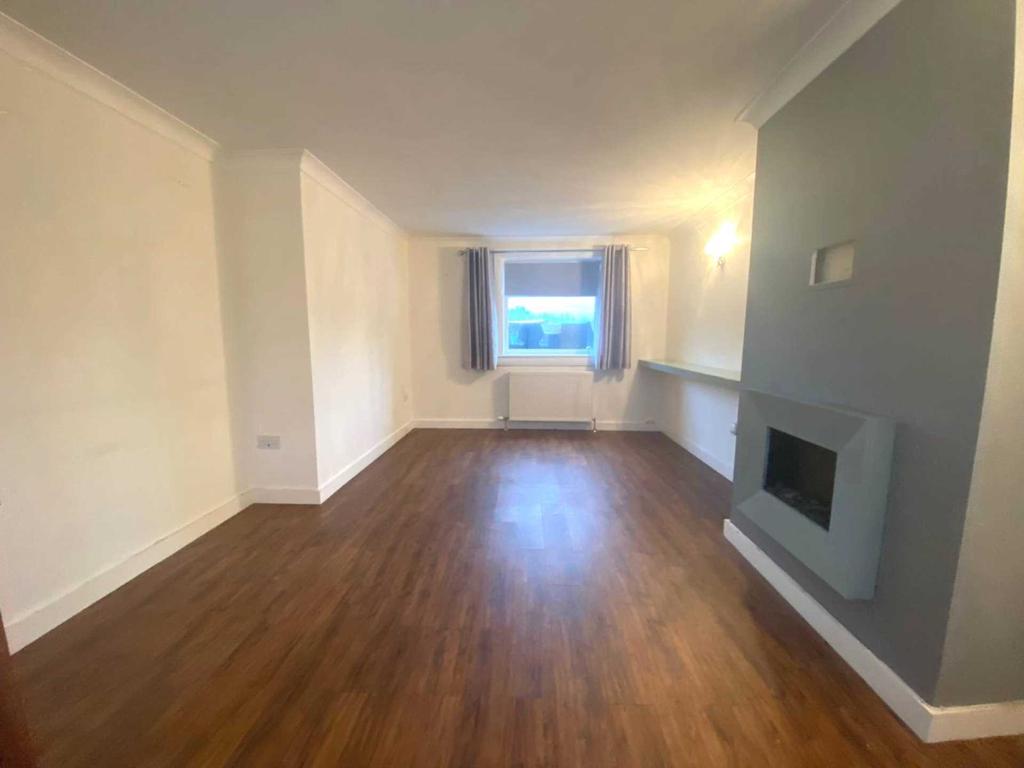 Elm Drive, Johnstone 2 bed semidetached house £625 pcm (£144 pw)