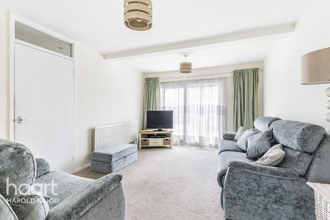 3 Launceston Close, Romford, RM3 8HQ