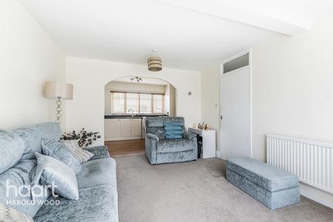 3 Launceston Close, Romford, RM3 8HQ