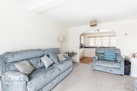 3 Launceston Close, Romford, RM3 8HQ