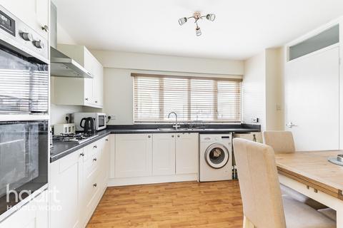 3 Launceston Close, Romford, RM3 8HQ