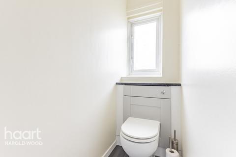 3 Launceston Close, Romford, RM3 8HQ