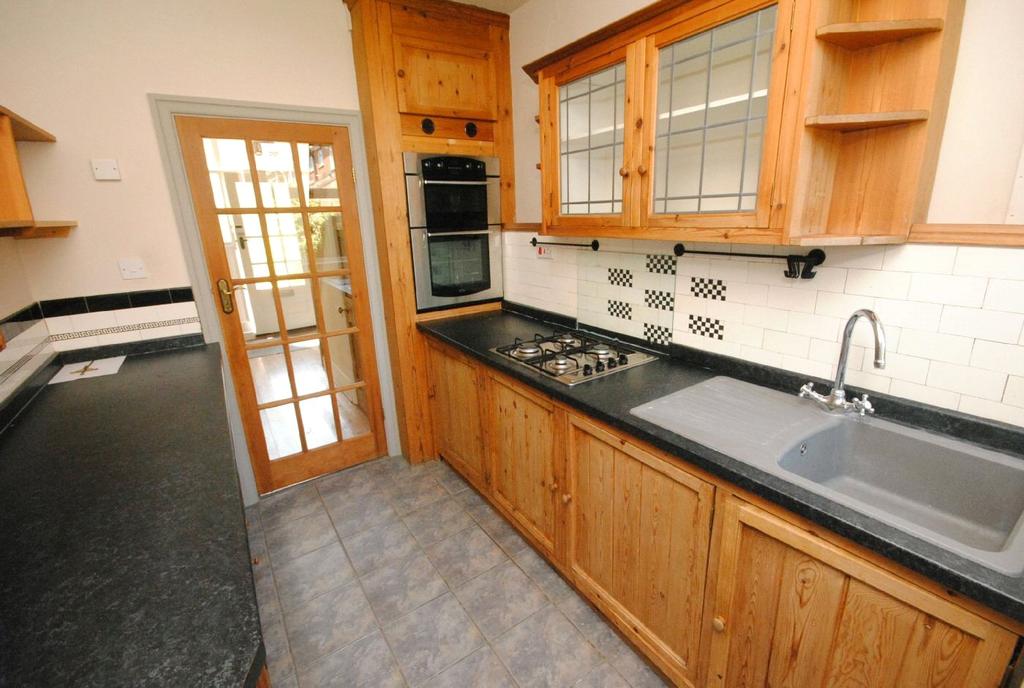 Lambert Road, Grimsby, N E... 3 bed terraced house £575 pcm (£133 pw)