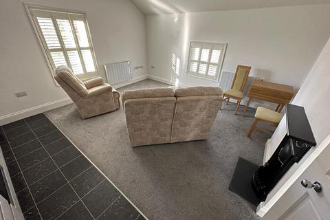 2 bedroom flat to rent, Horninglow Street, Burton-On-Trent, DE14