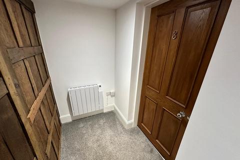 2 bedroom flat to rent, Horninglow Street, Burton-On-Trent, DE14