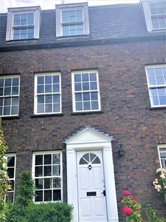 3 bedroom townhouse to rent, Stunning Townhouse in the heart of the Village area