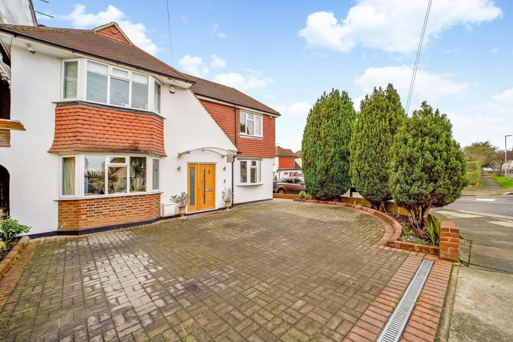 Lawrence Avenue, New Malden, KT3 6 bed house £940,000
