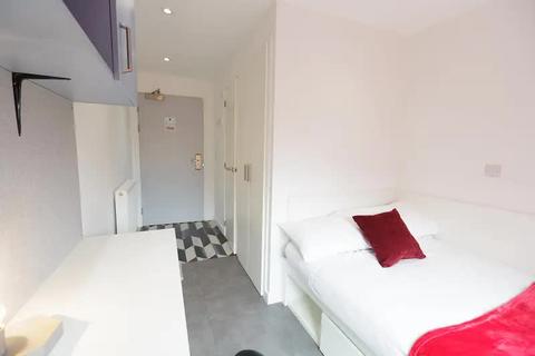 1 bedroom in a flat share to rent - 403-407 New Cross Road
