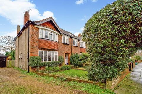 15 Bakewell Way, New Malden, KT3 3UY