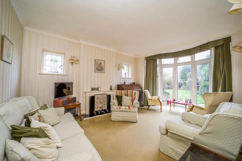 15 Bakewell Way, New Malden, KT3 3UY